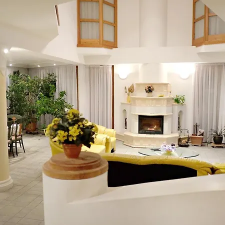 Luxusvilla Balatonszarszo Case de vacanță *