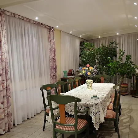 בית נופש Luxusvilla Balatonszarszo *